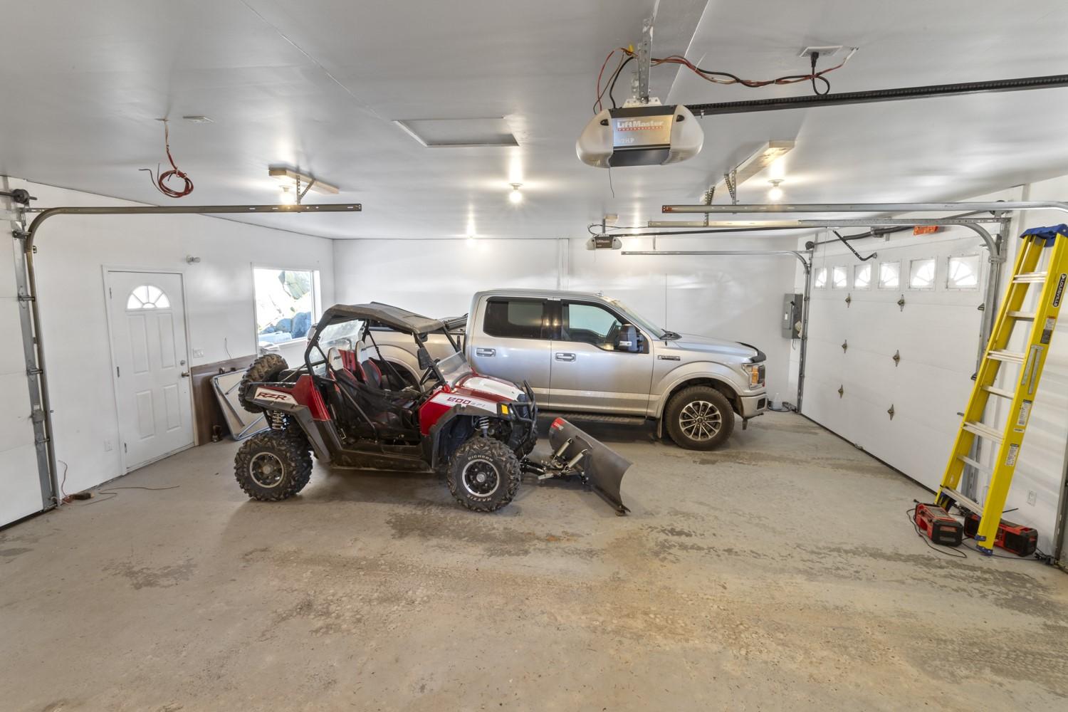 2715 3A Highway, Wynndel, BC - Indoor Photo Showing Garage
