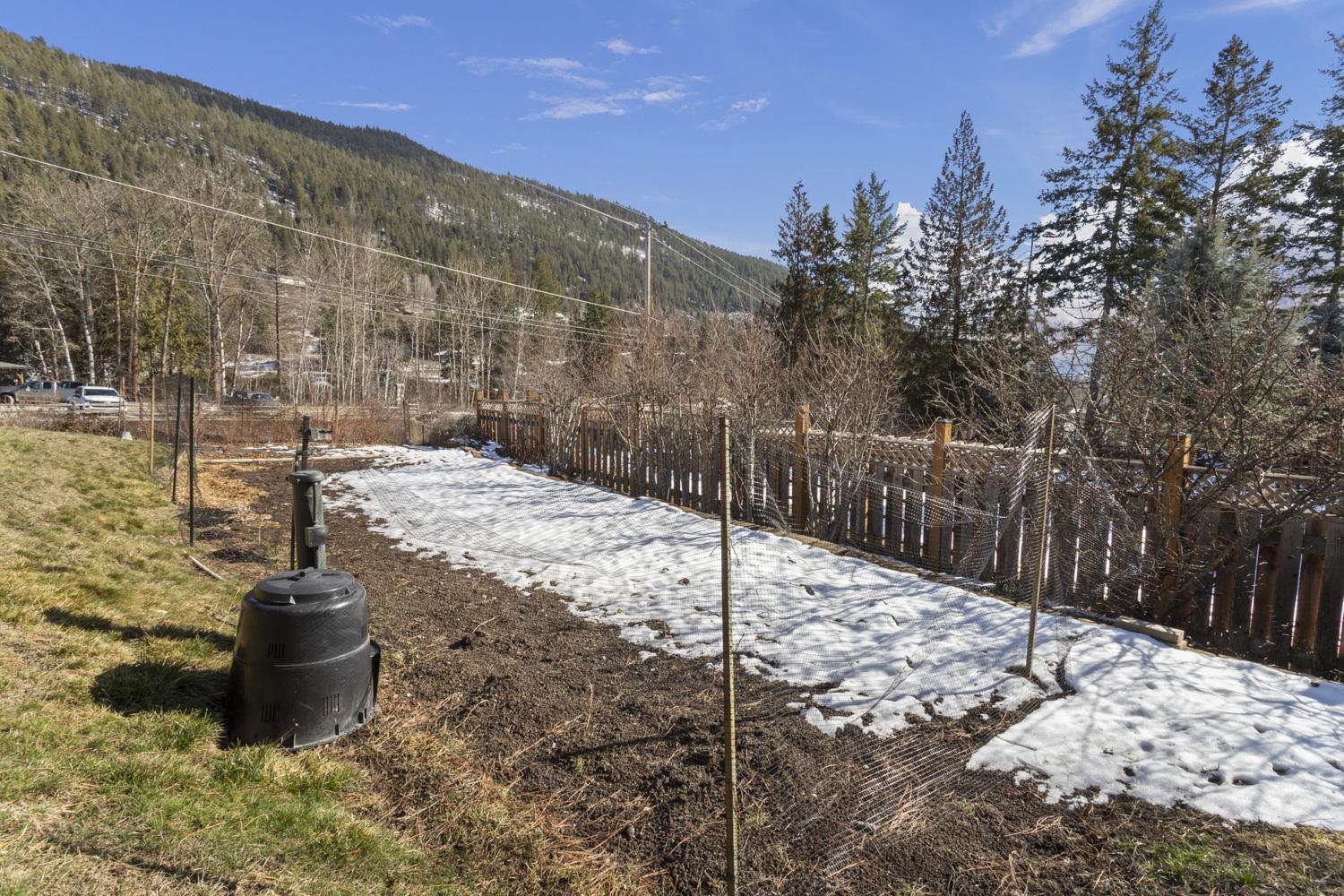 2715 3A Highway, Wynndel, BC - Outdoor