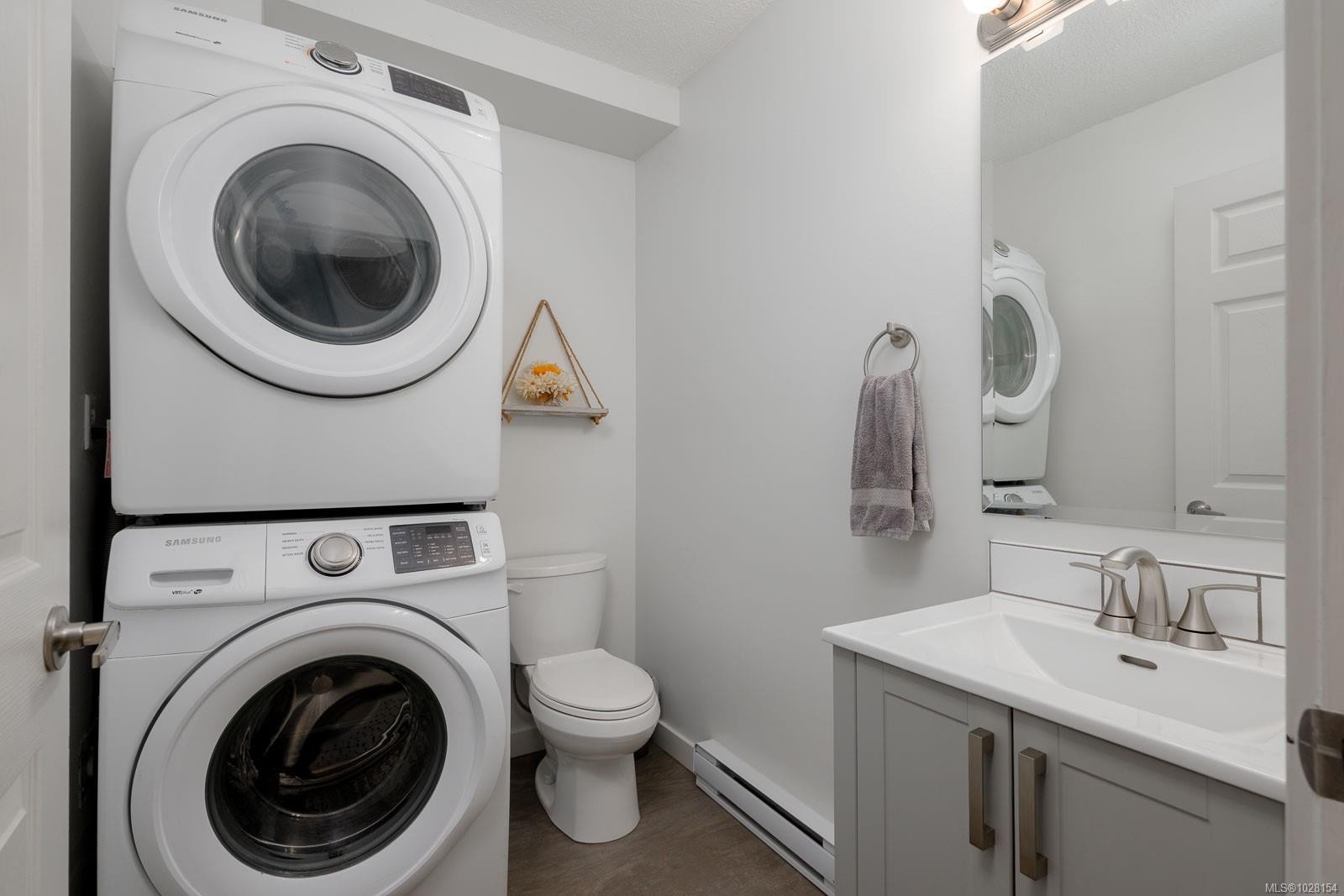 2910 Jonas Way, Chemainus, BC - Indoor Photo Showing Laundry Room