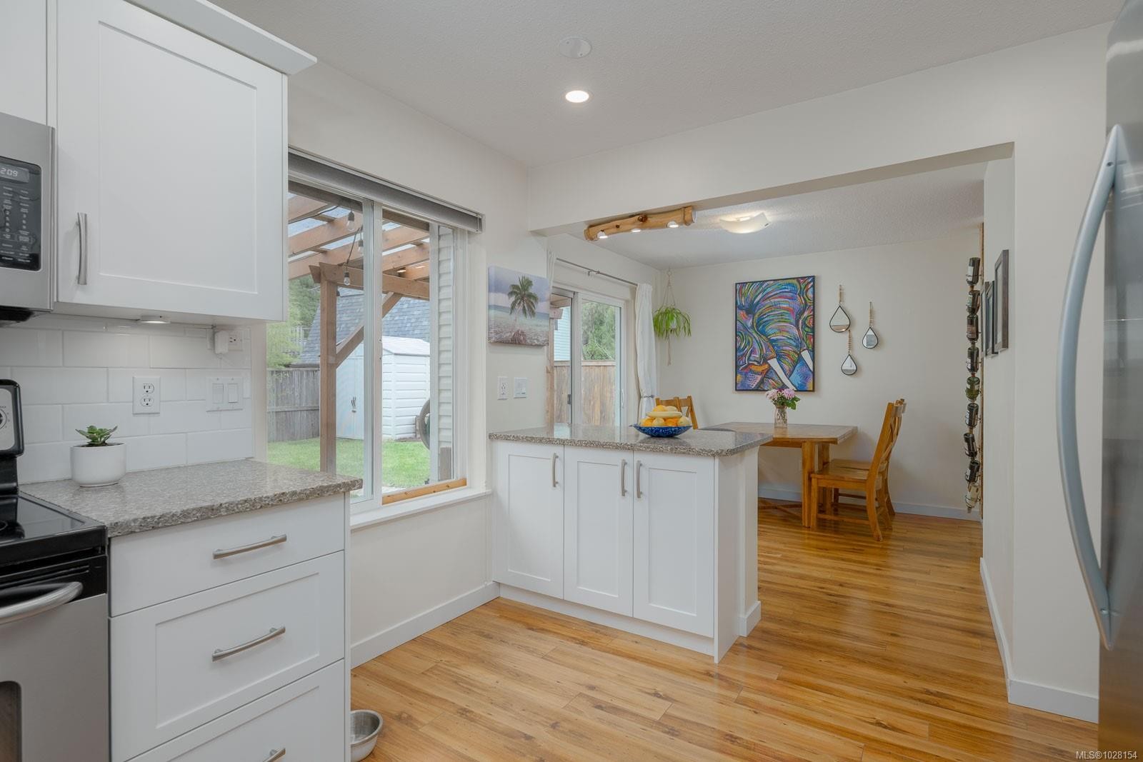 2910 Jonas Way, Chemainus, BC - Indoor Photo Showing Kitchen