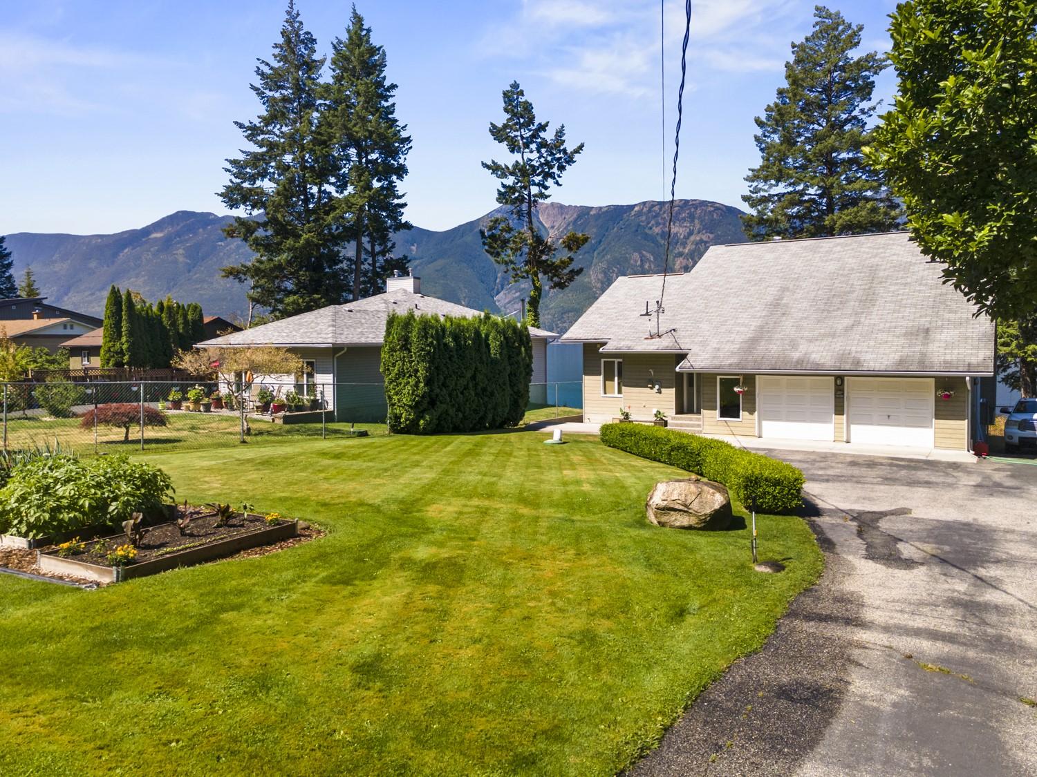 12531 Lewis Bay Road, Boswell, BC - Outdoor