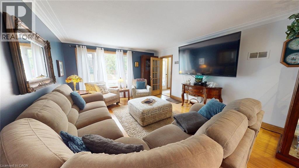 113 Edmund Road, Kitchener, ON - Indoor Photo Showing Living Room