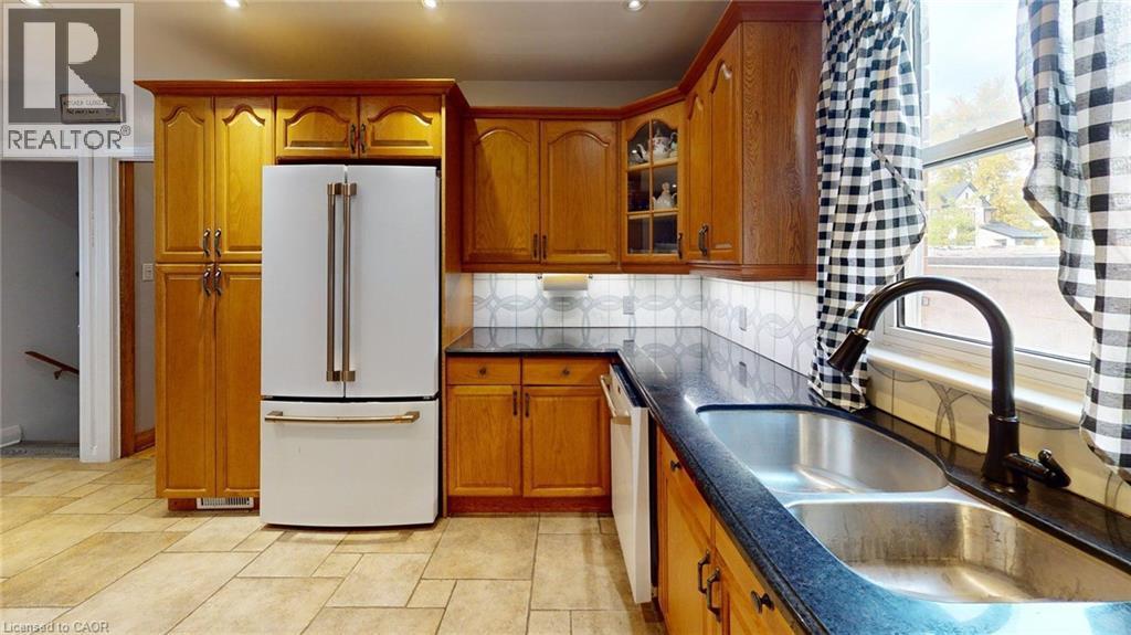 113 Edmund Road, Kitchener, ON - Indoor Photo Showing Kitchen With Double Sink