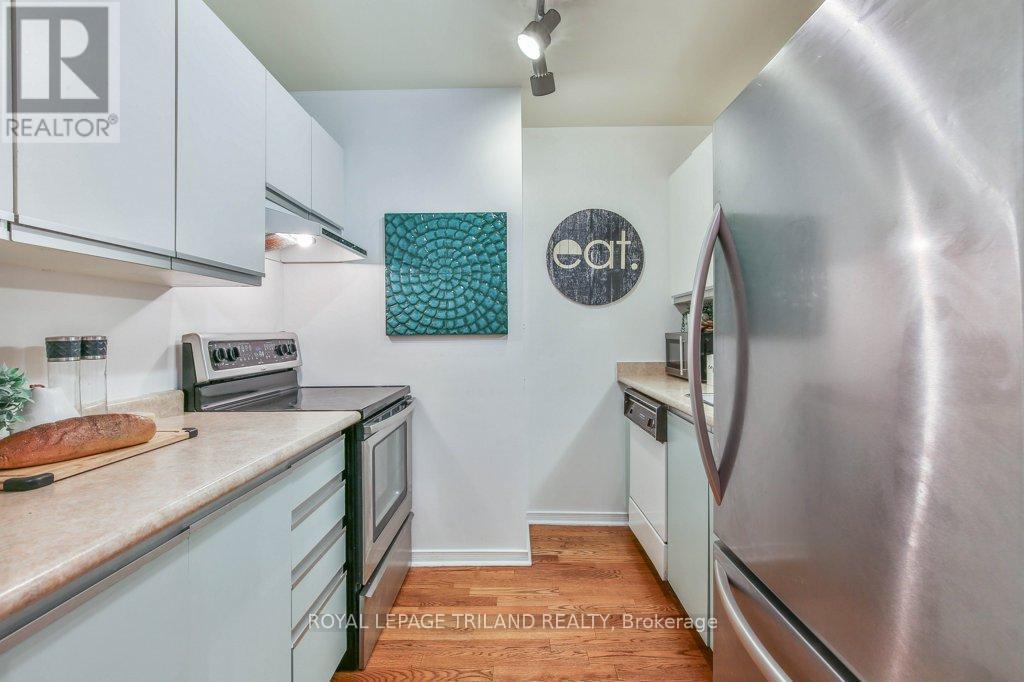 101 - 285 Queens Avenue, London East (East F), ON - Indoor Photo Showing Kitchen