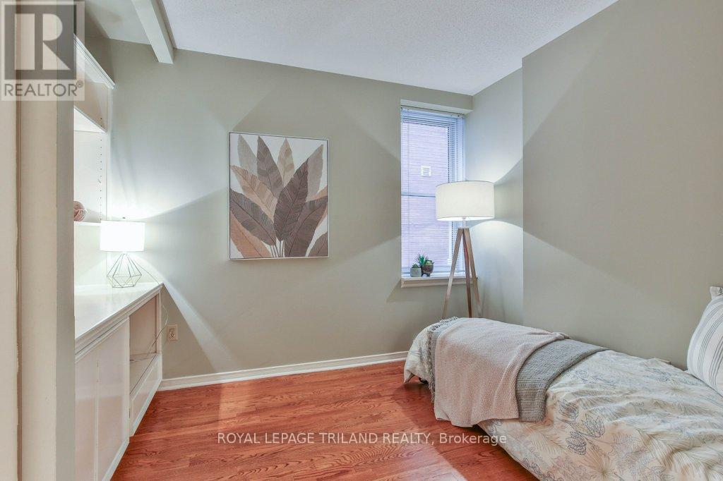 101 - 285 Queens Avenue, London East (East F), ON - Indoor