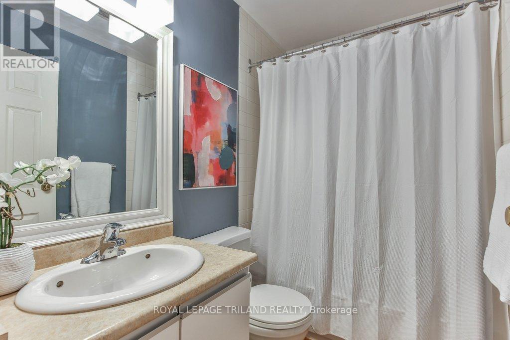101 - 285 Queens Avenue, London East (East F), ON - Indoor Photo Showing Bathroom