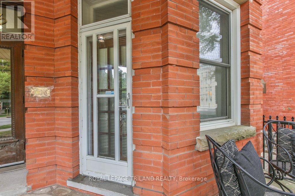 101 - 285 Queens Avenue, London East (East F), ON - Outdoor With Exterior