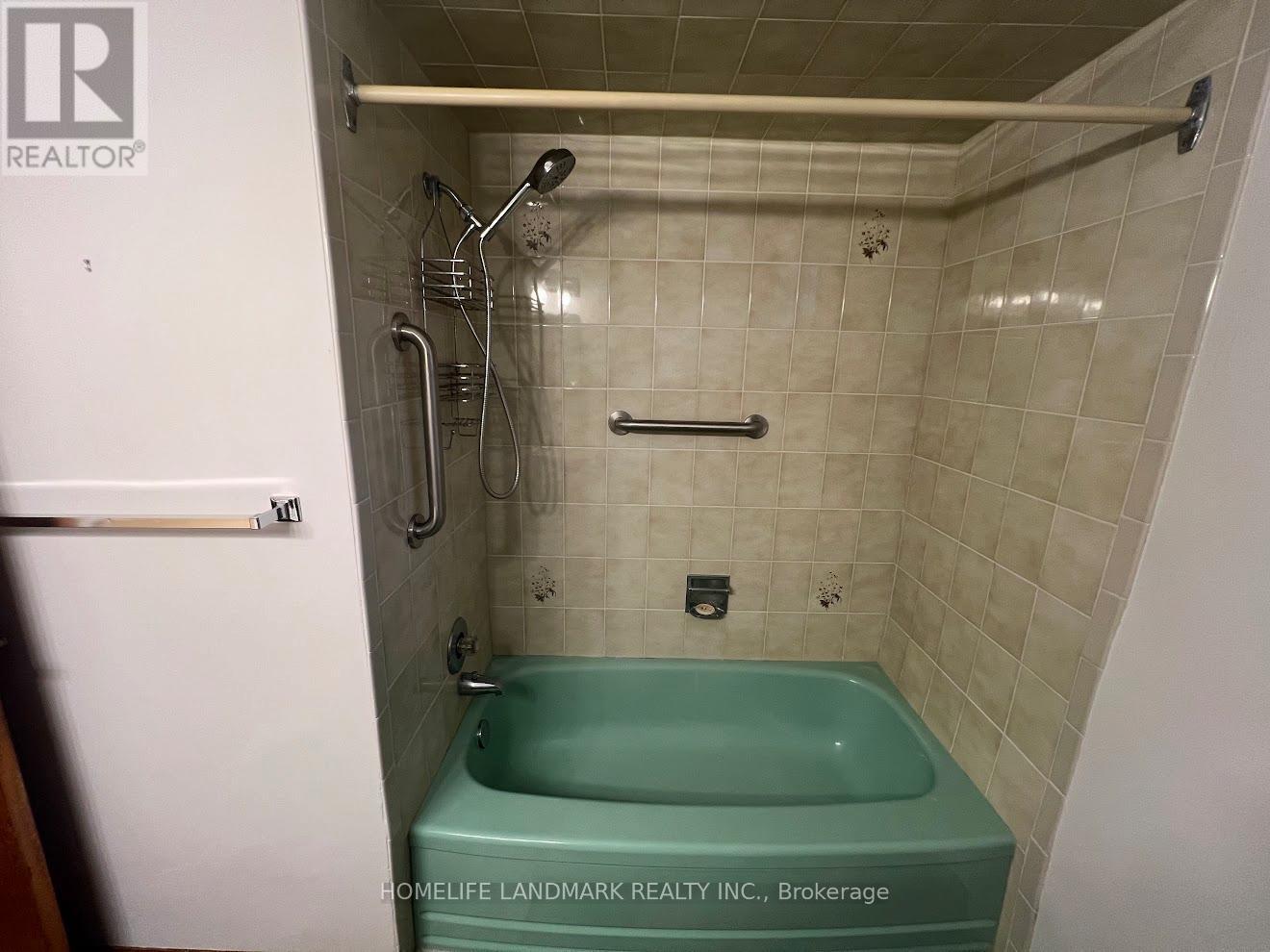 12 Pratt Circle, Markham, ON - Indoor Photo Showing Bathroom
