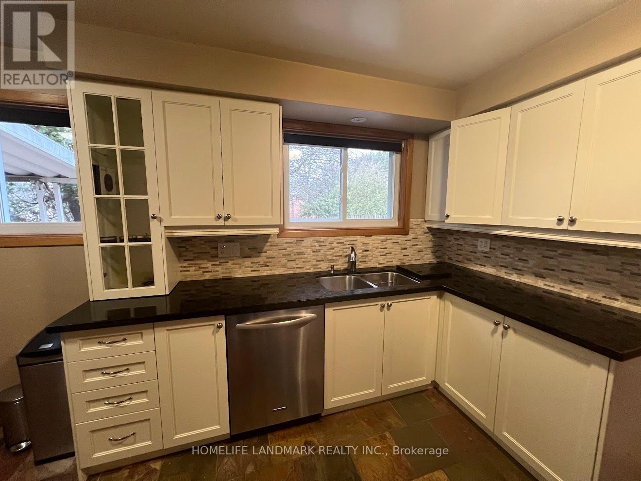 12 Pratt Circle, Markham, ON - Indoor Photo Showing Kitchen With Double Sink