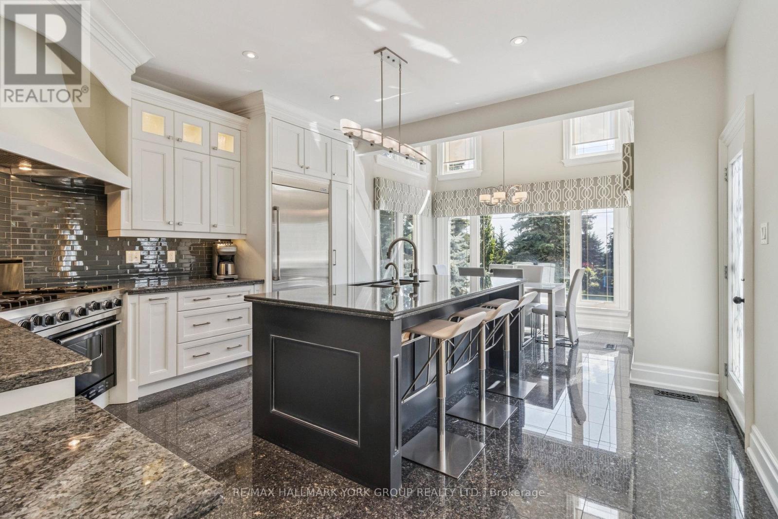 27 Scott Crescent, King, ON - Indoor Photo Showing Kitchen With Upgraded Kitchen