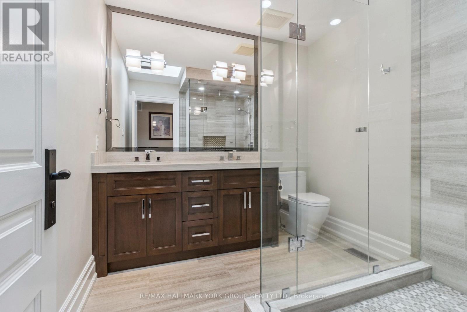 27 Scott Crescent, King, ON - Indoor Photo Showing Bathroom