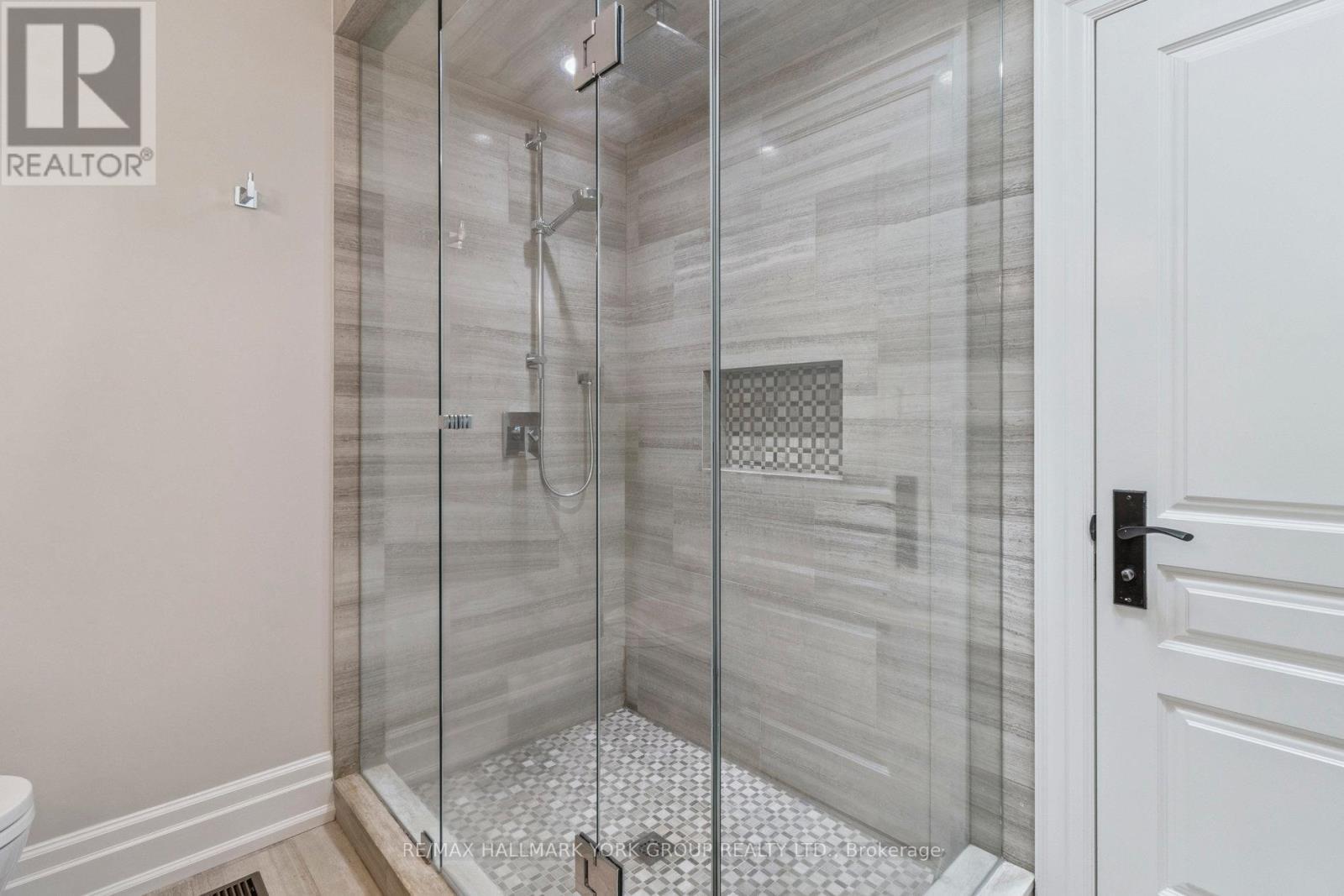 27 Scott Crescent, King, ON - Indoor Photo Showing Bathroom