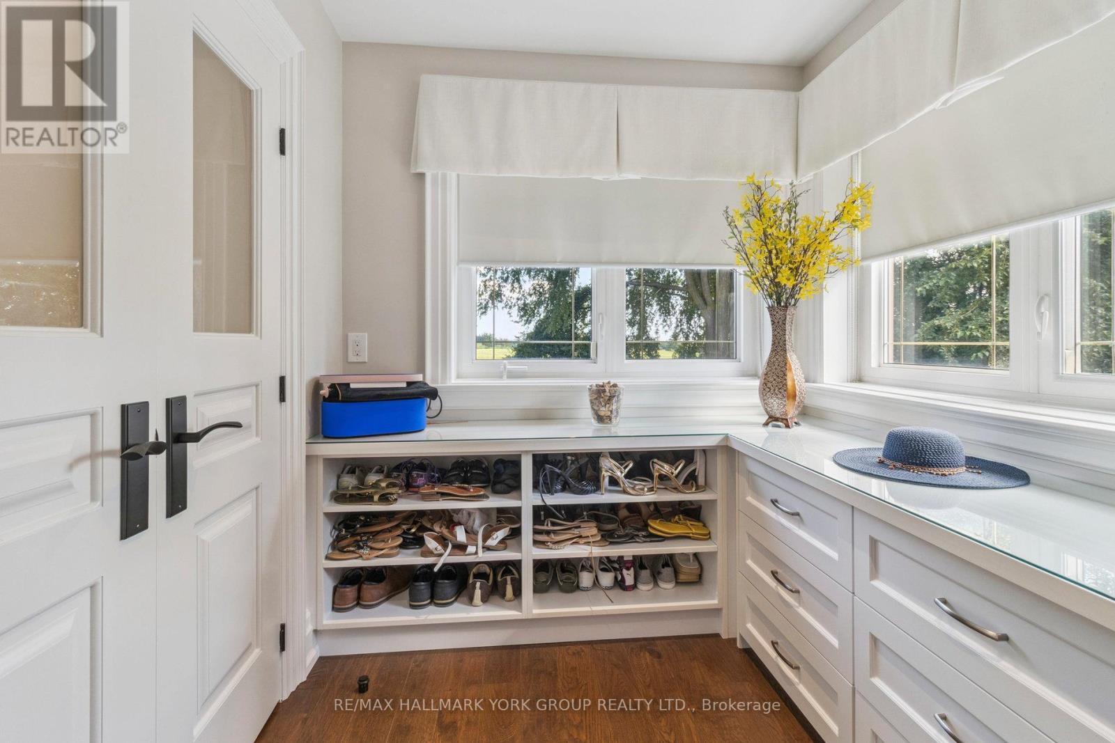 27 Scott Crescent, King, ON - Indoor Photo Showing Other Room