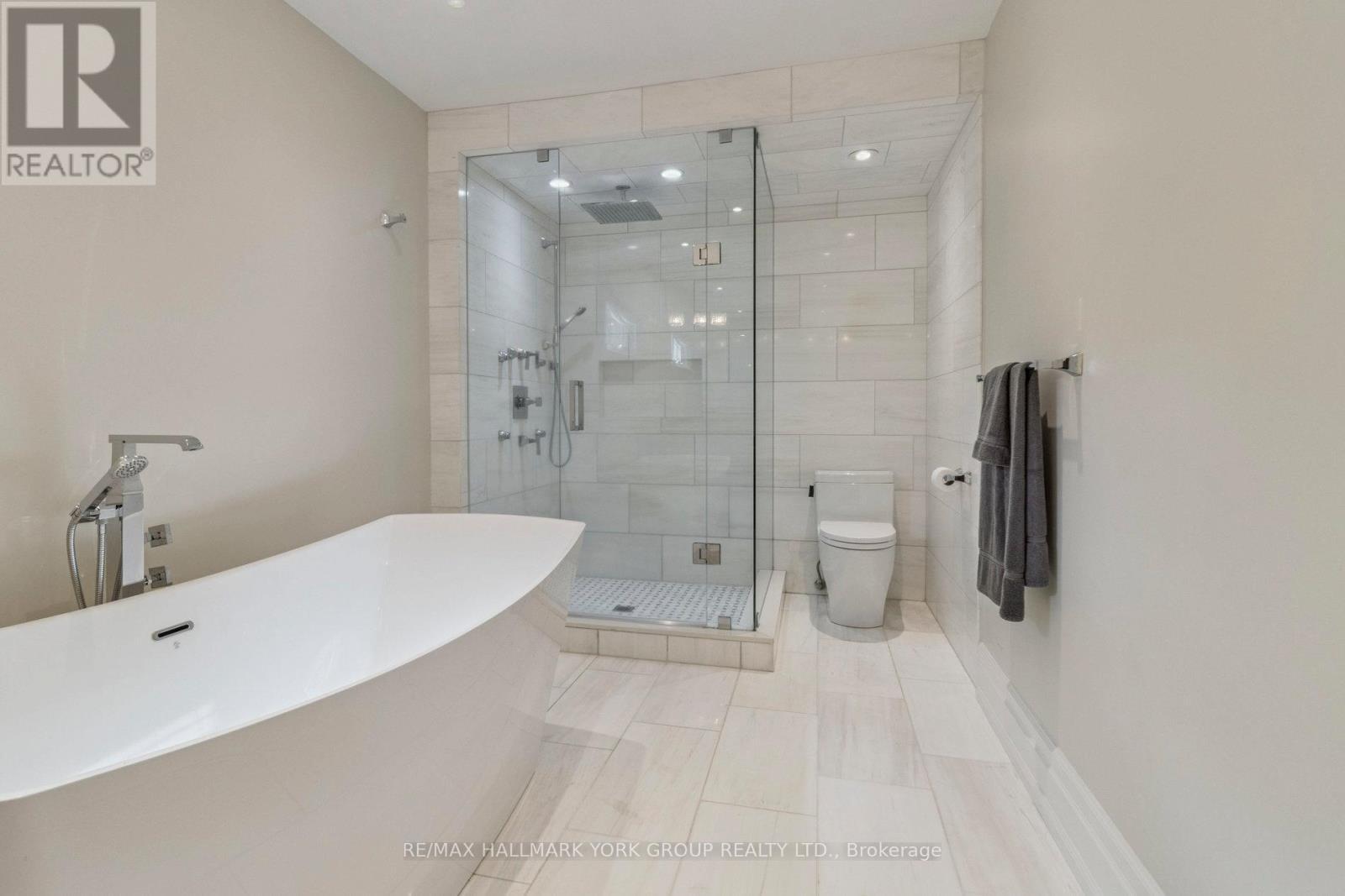 27 Scott Crescent, King, ON - Indoor Photo Showing Bathroom