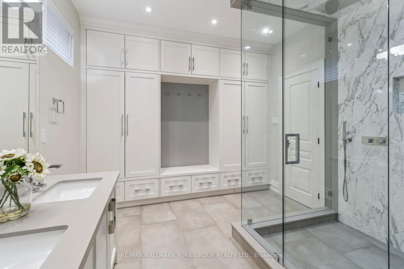 27 Scott Crescent, King, ON - Indoor Photo Showing Bathroom