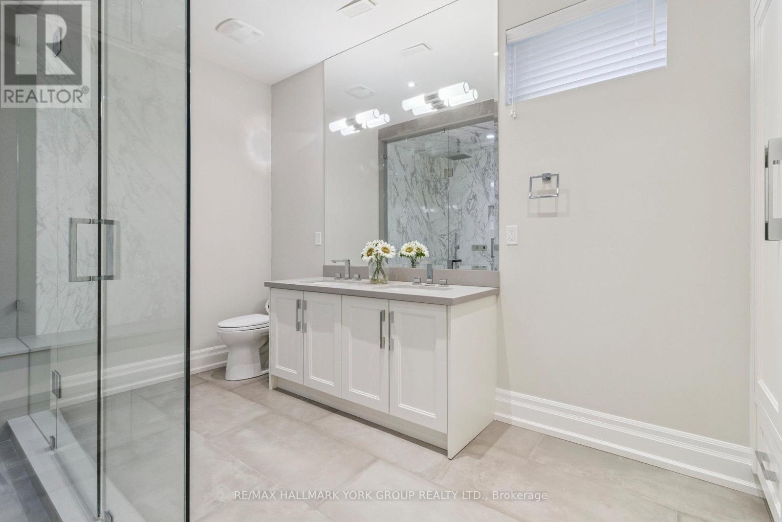 27 Scott Crescent, King, ON - Indoor Photo Showing Bathroom