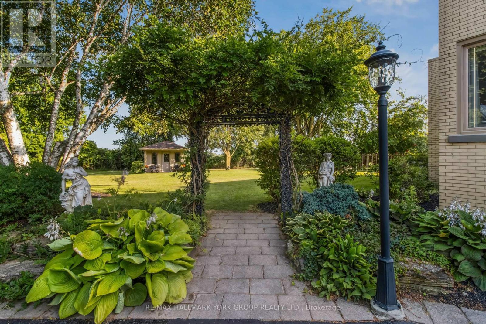 27 Scott Crescent, King, ON - Outdoor