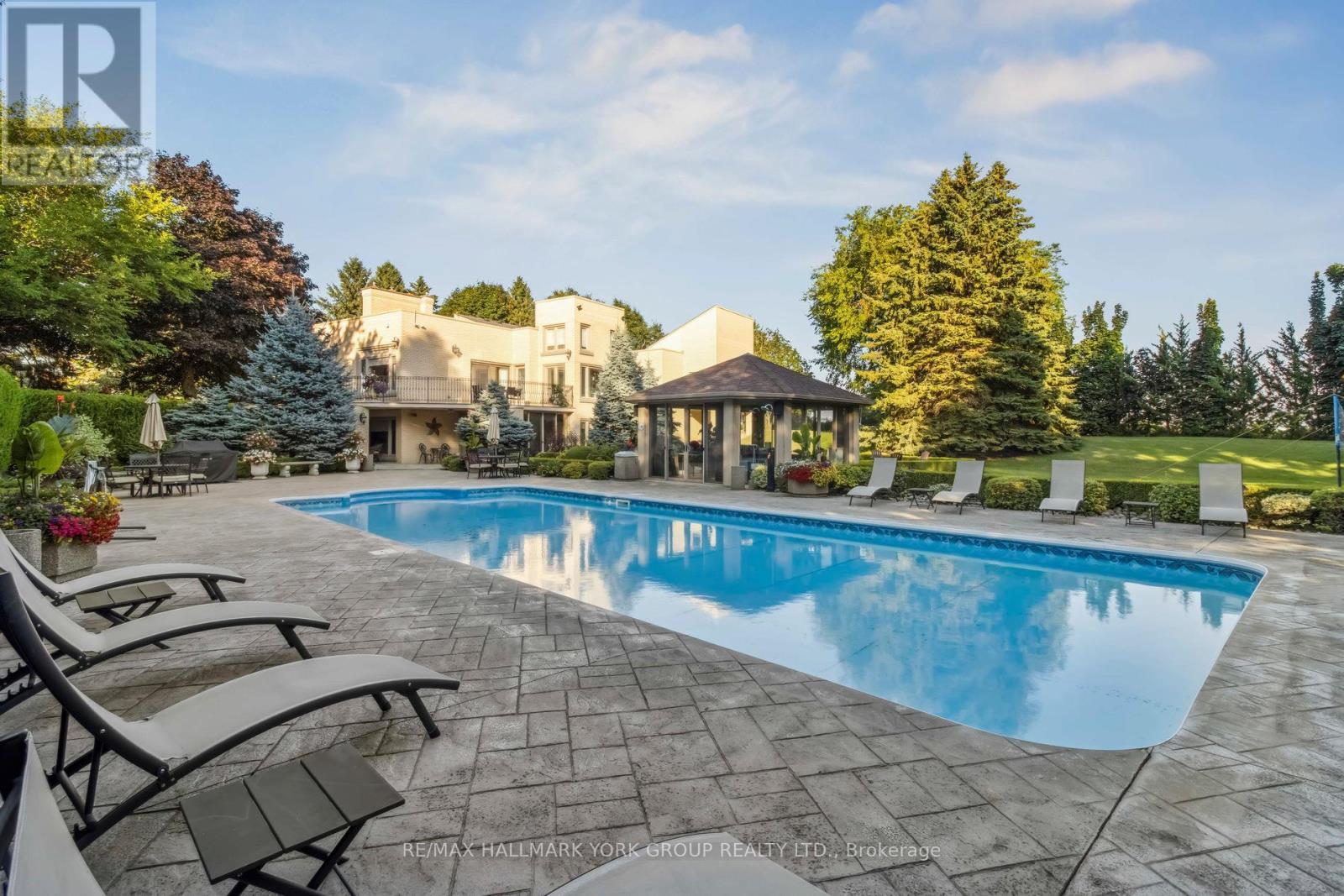 27 Scott Crescent, King, ON - Outdoor With In Ground Pool With Backyard