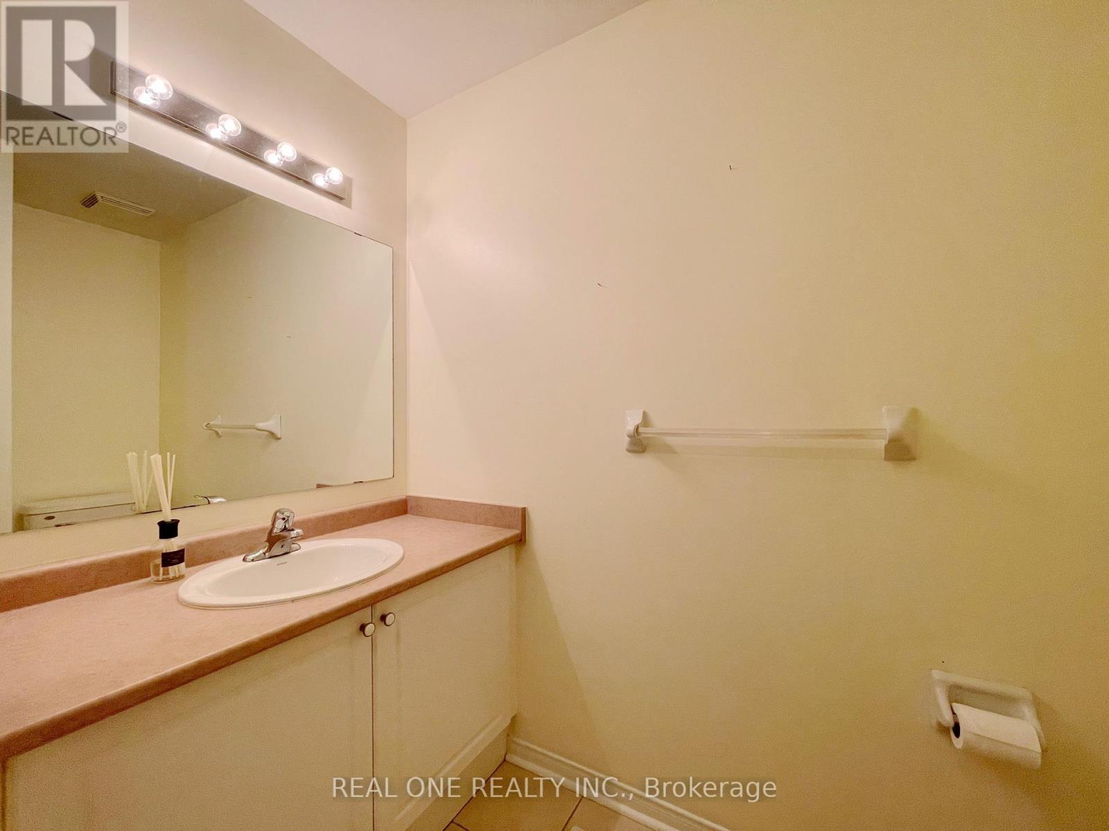 Main Bathroom - 5302 Palmetto Place, Mississauga, ON - Indoor Photo Showing Bathroom