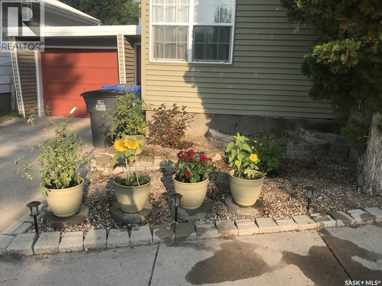 118 Second Street W, Carnduff, SK - Outdoor