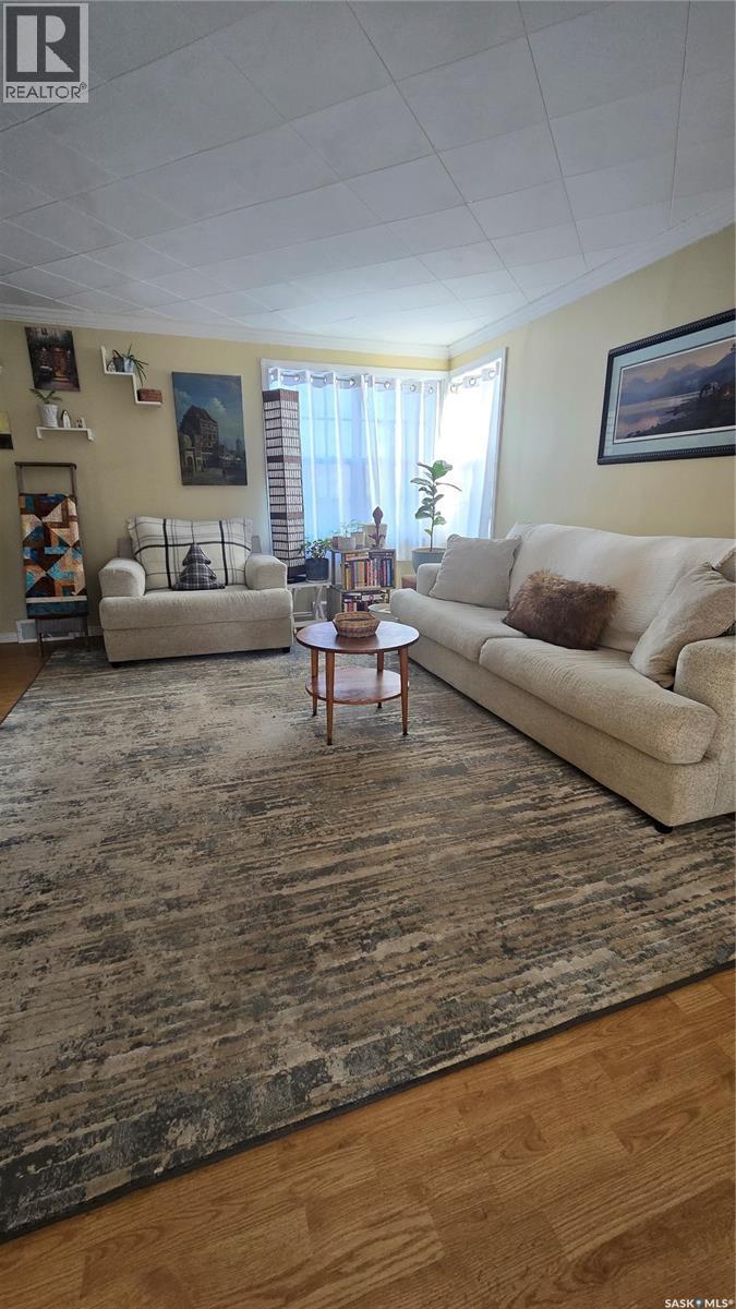 118 Second Street W, Carnduff, SK - Indoor Photo Showing Living Room