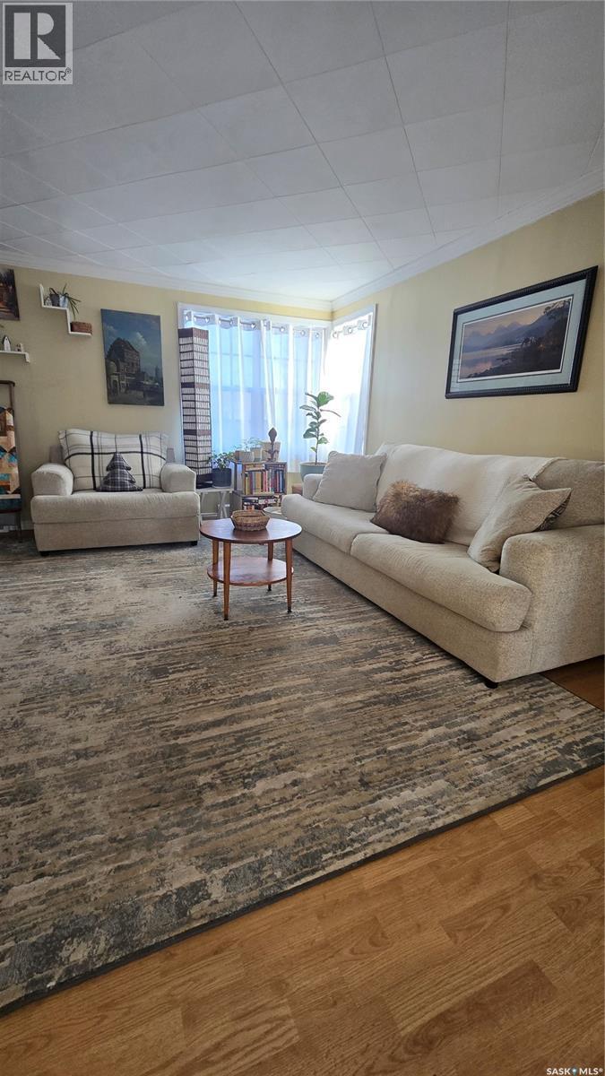 118 Second Street W, Carnduff, SK - Indoor Photo Showing Living Room