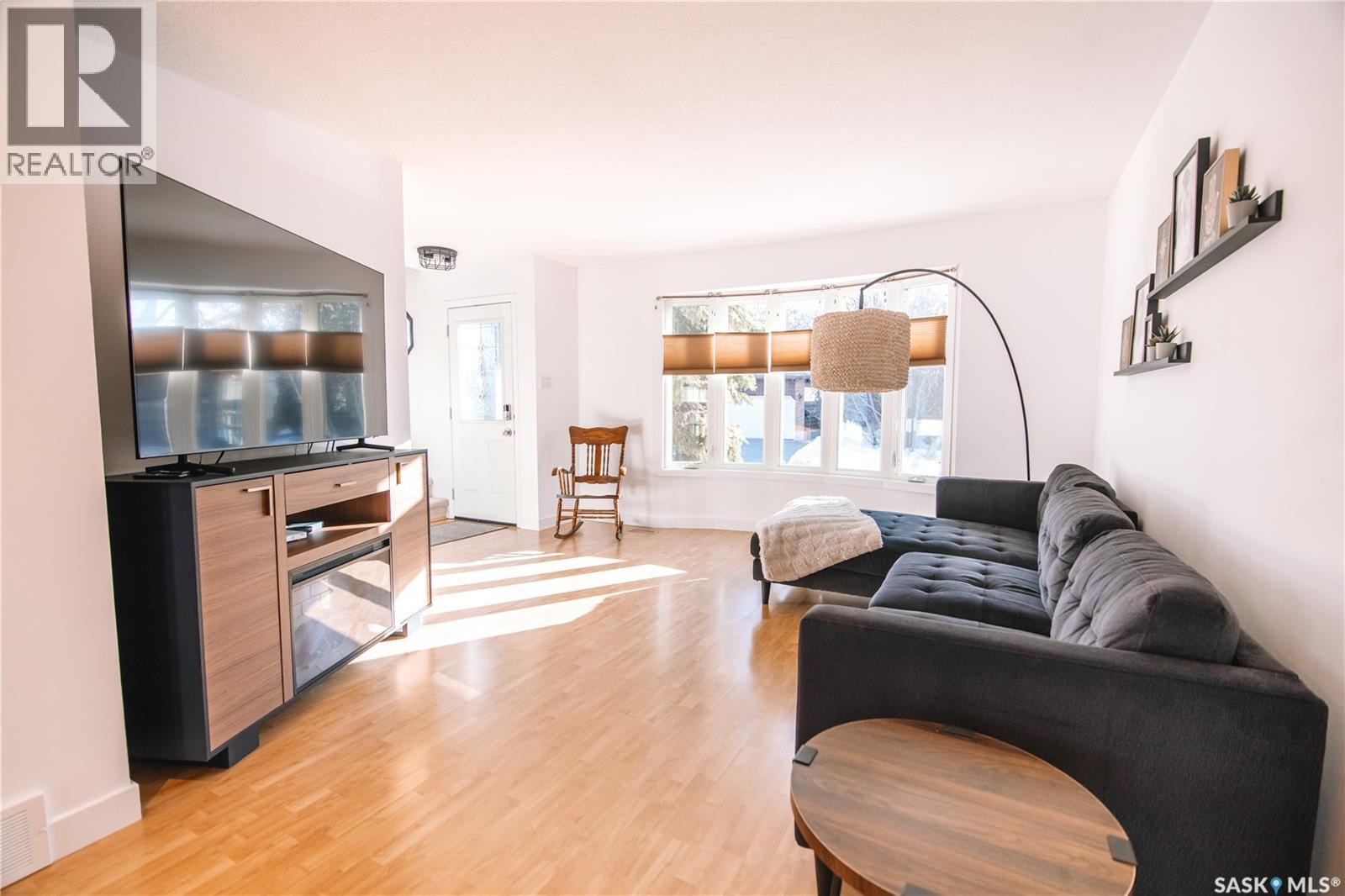 1222 Flexman Crescent N, Regina, SK - Indoor Photo Showing Living Room