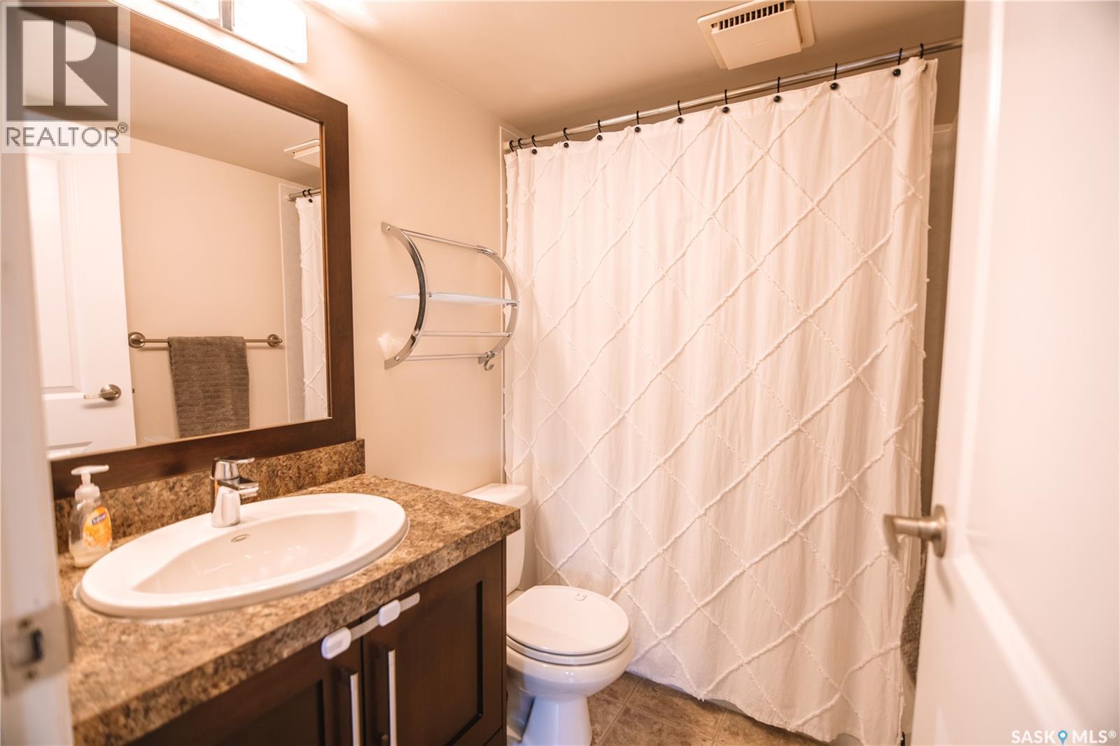1222 Flexman Crescent N, Regina, SK - Indoor Photo Showing Bathroom