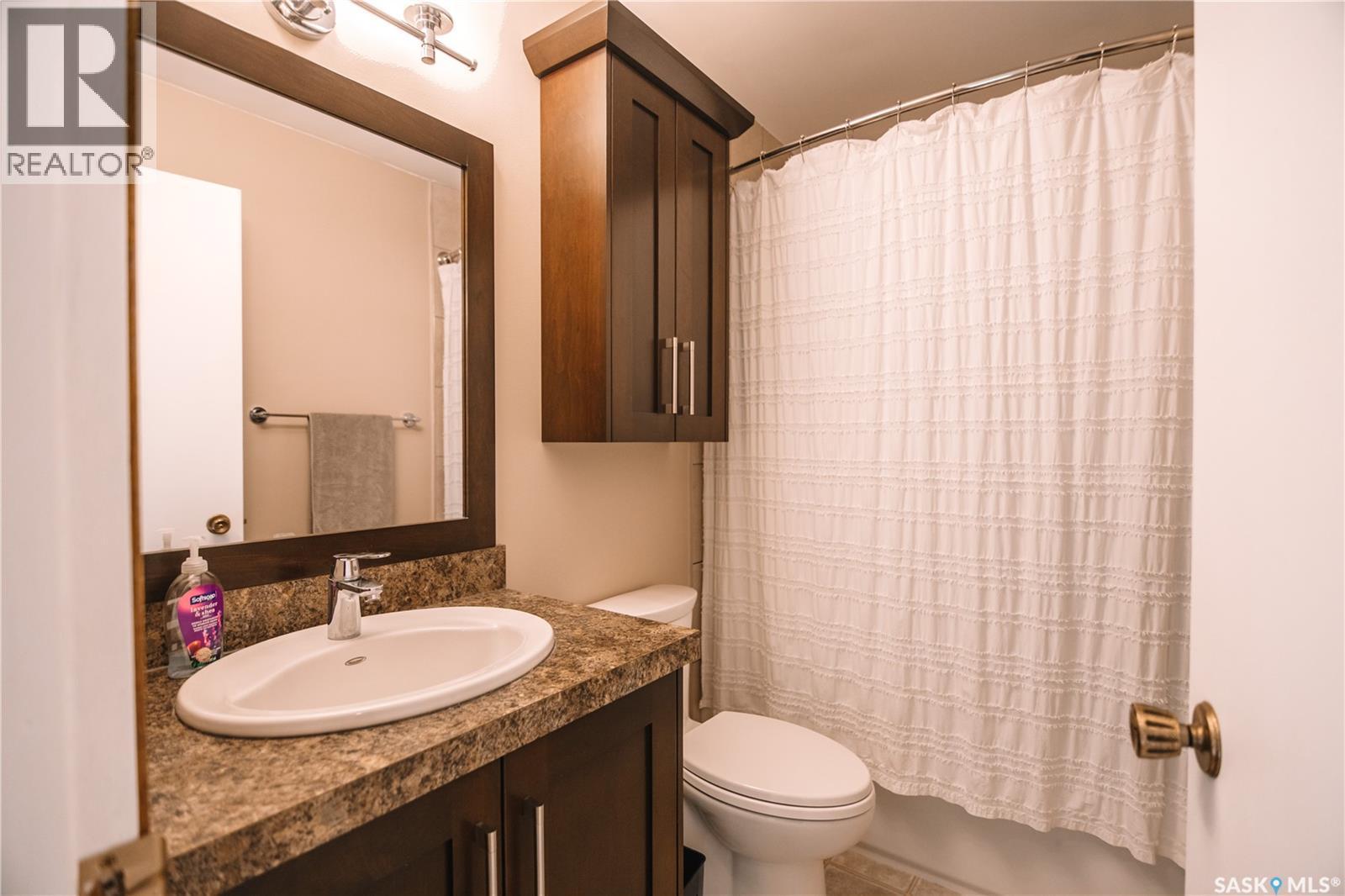 1222 Flexman Crescent N, Regina, SK - Indoor Photo Showing Bathroom
