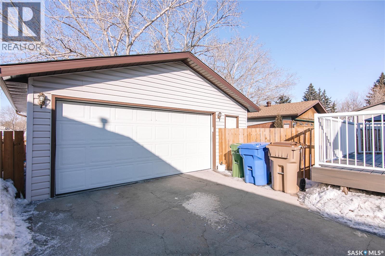 1222 Flexman Crescent N, Regina, SK - Outdoor With Exterior