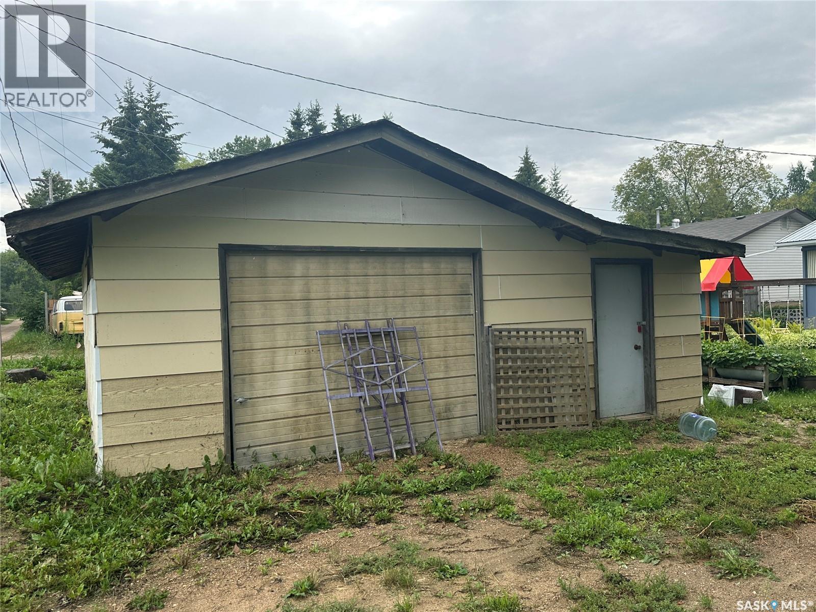 105 6Th Avenue S, Big River, SK - Outdoor