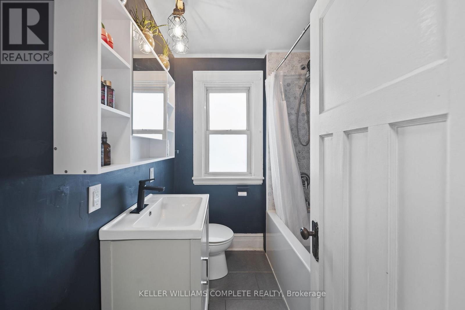 Brand New 4 pc bath - 22 Cope Street, Hamilton, ON - Indoor