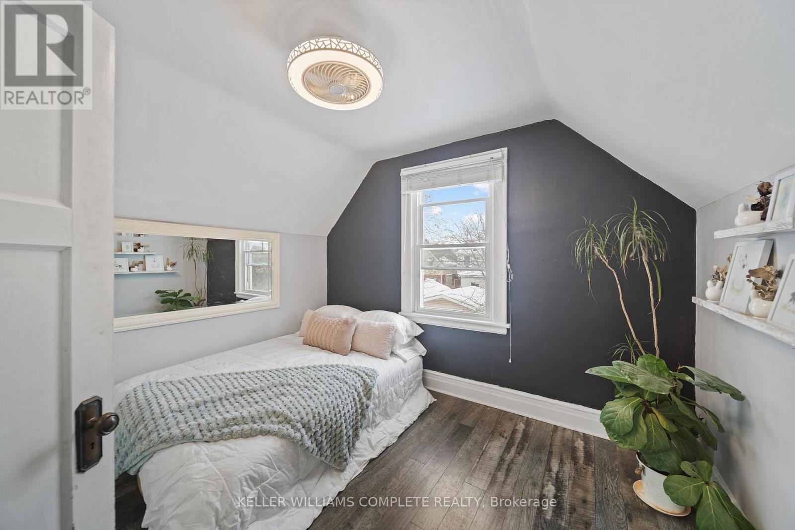 Bedroom - 22 Cope Street, Hamilton, ON - Indoor Photo Showing Bedroom