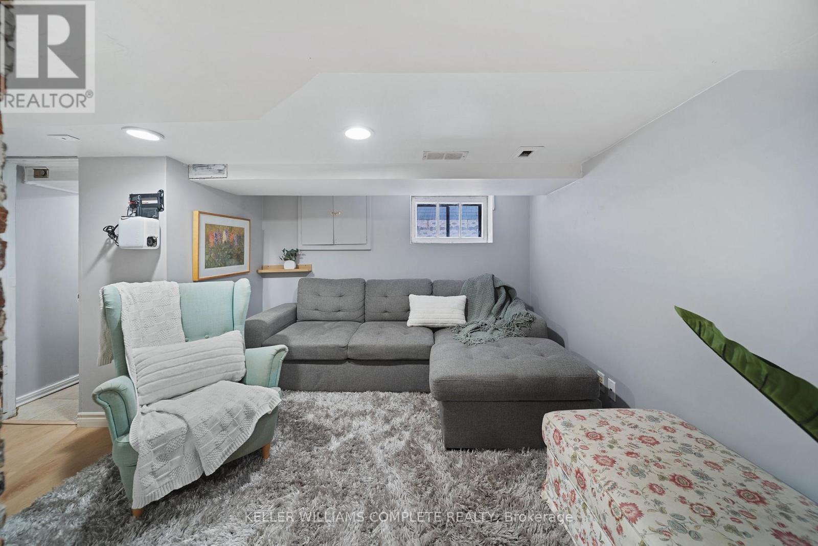 Family Room - 22 Cope Street, Hamilton, ON - Indoor