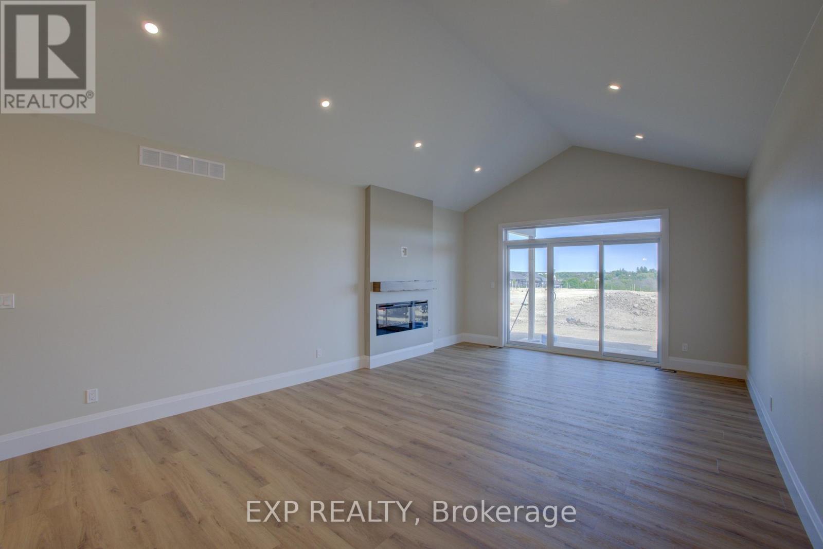 91 Bedell Drive, Mapleton, ON - Indoor With Fireplace