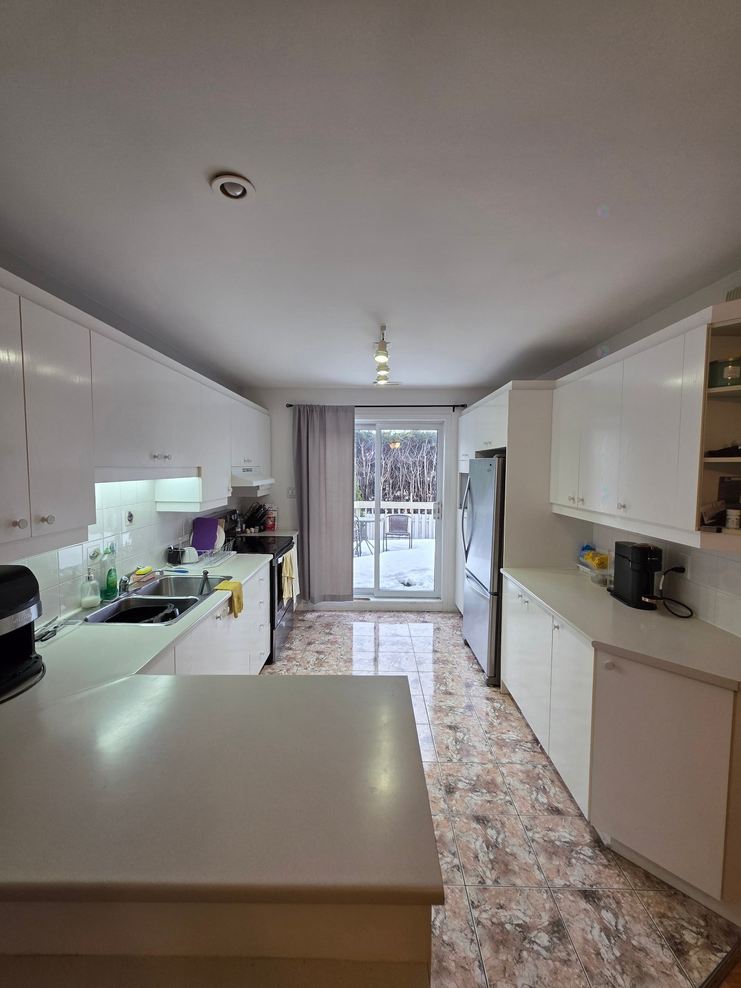 Cuisine - 5395 Rue Boisjoli, Longueuil (Saint-Hubert), QC - Indoor Photo Showing Kitchen With Double Sink