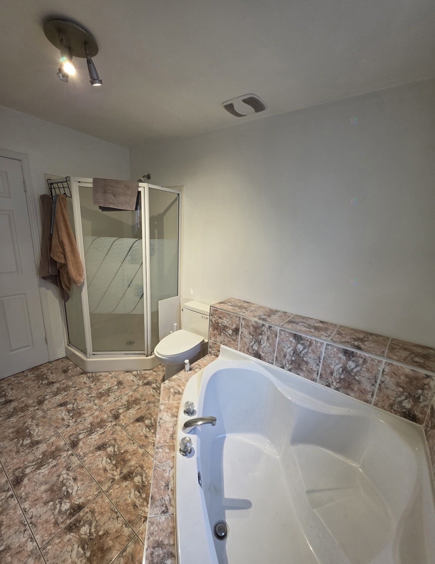 Salle de bains - 5395 Rue Boisjoli, Longueuil (Saint-Hubert), QC - Indoor Photo Showing Bathroom