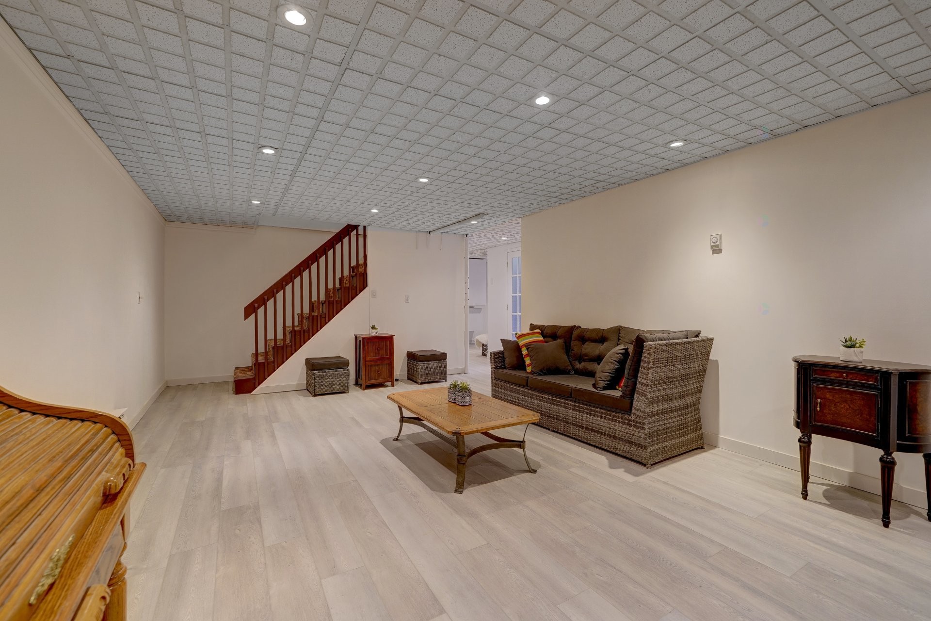 Salle familiale - 41 Rue Champlain, Saint-Constant, QC - Indoor