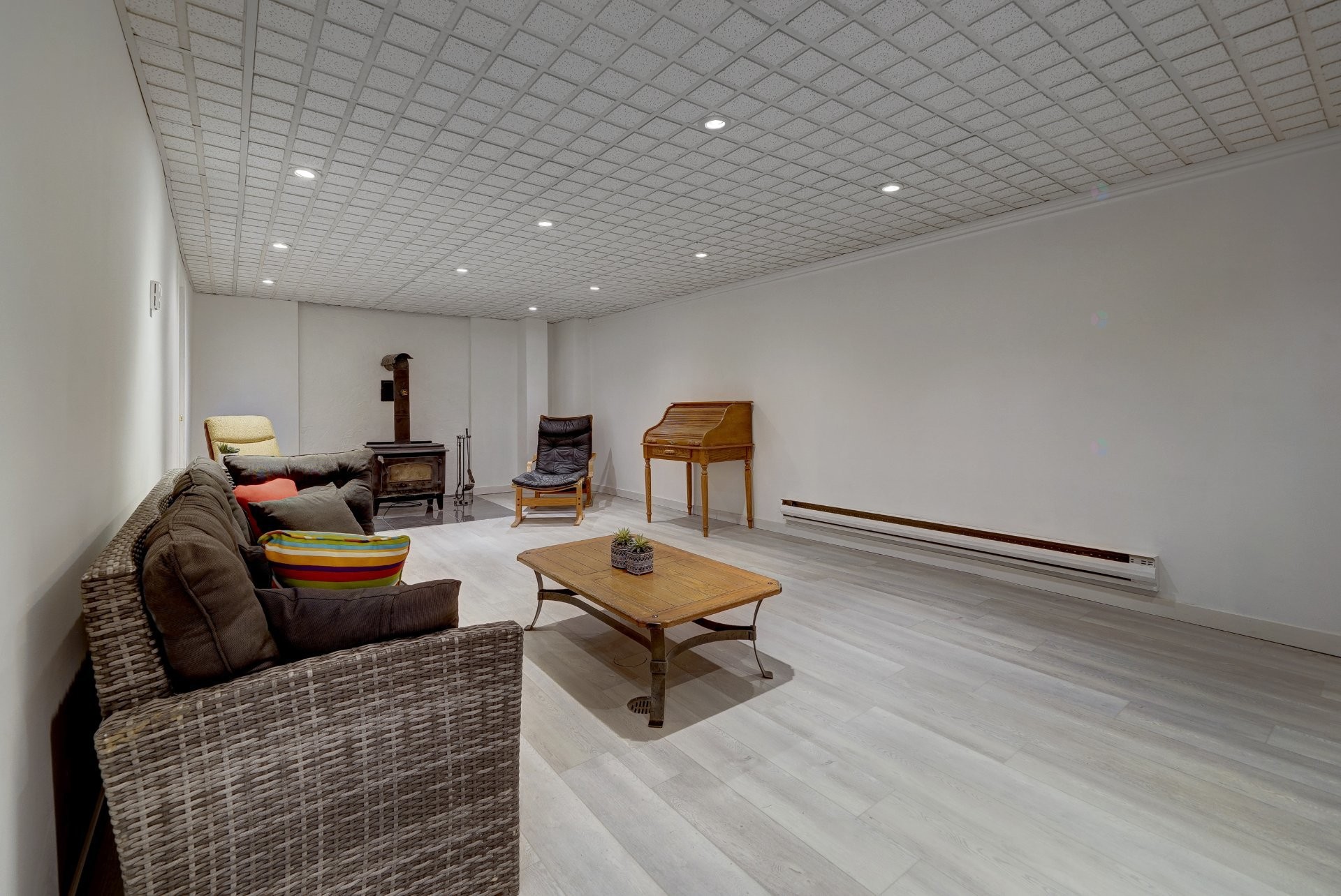 Salle familiale - 41 Rue Champlain, Saint-Constant, QC - Indoor