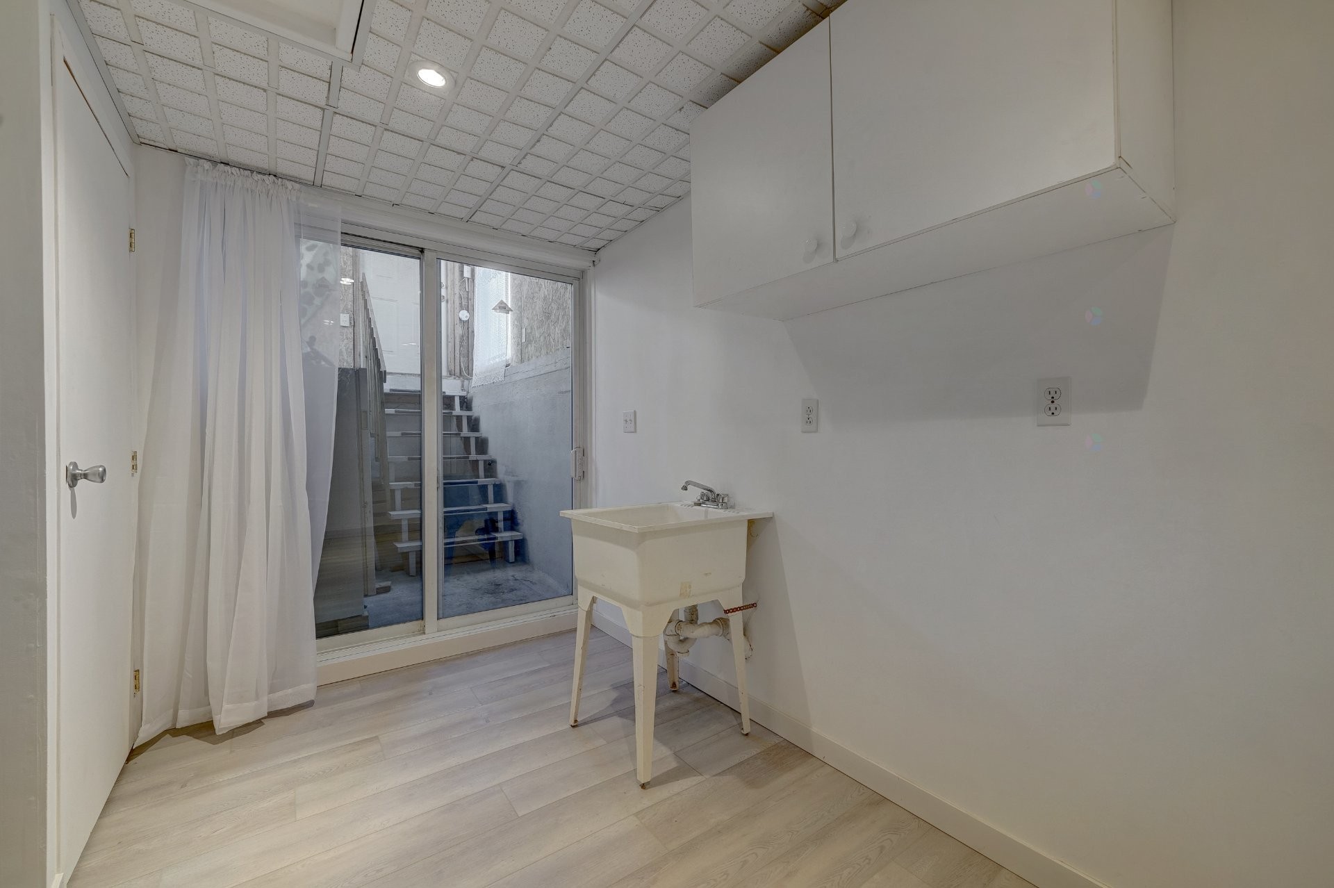 Entrée extérieure - 41 Rue Champlain, Saint-Constant, QC - Indoor Photo Showing Other Room