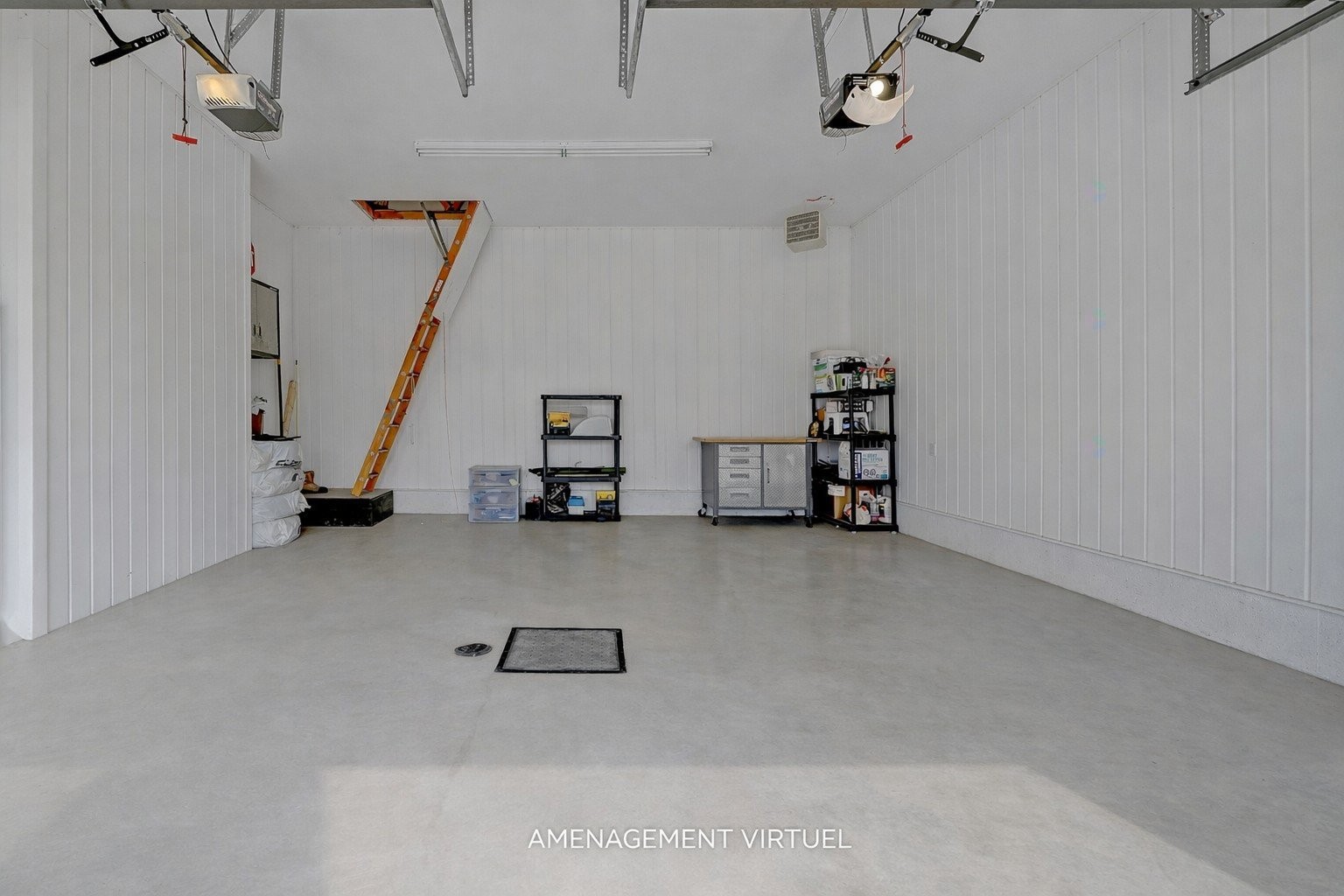 Garage - 41 Rue Champlain, Saint-Constant, QC - Indoor Photo Showing Garage