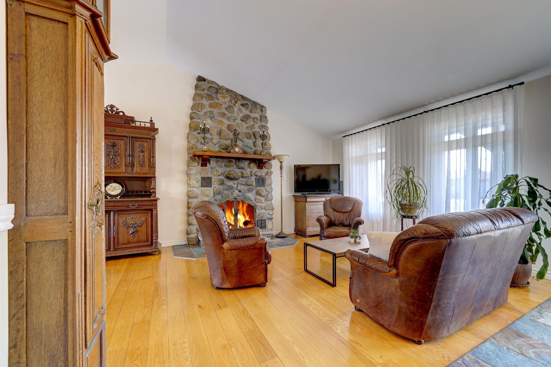 Salon - 41 Rue Champlain, Saint-Constant, QC - Indoor Photo Showing Living Room With Fireplace