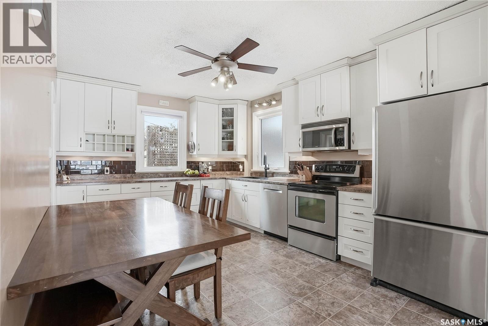 1024 6Th Street E, Saskatoon, SK - Indoor Photo Showing Kitchen