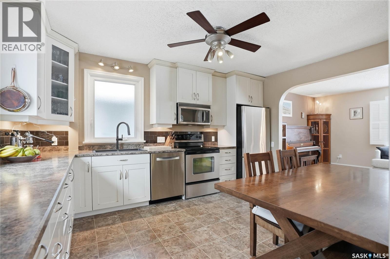 1024 6Th Street E, Saskatoon, SK - Indoor Photo Showing Kitchen