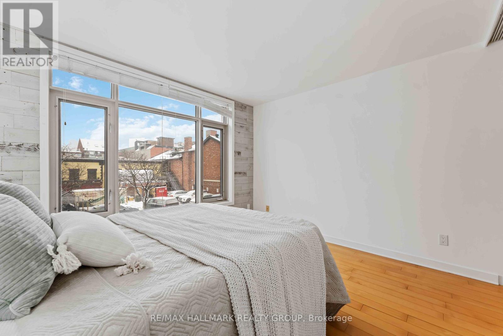 15 - 202 St Patrick Street, Ottawa, ON - Indoor Photo Showing Bedroom