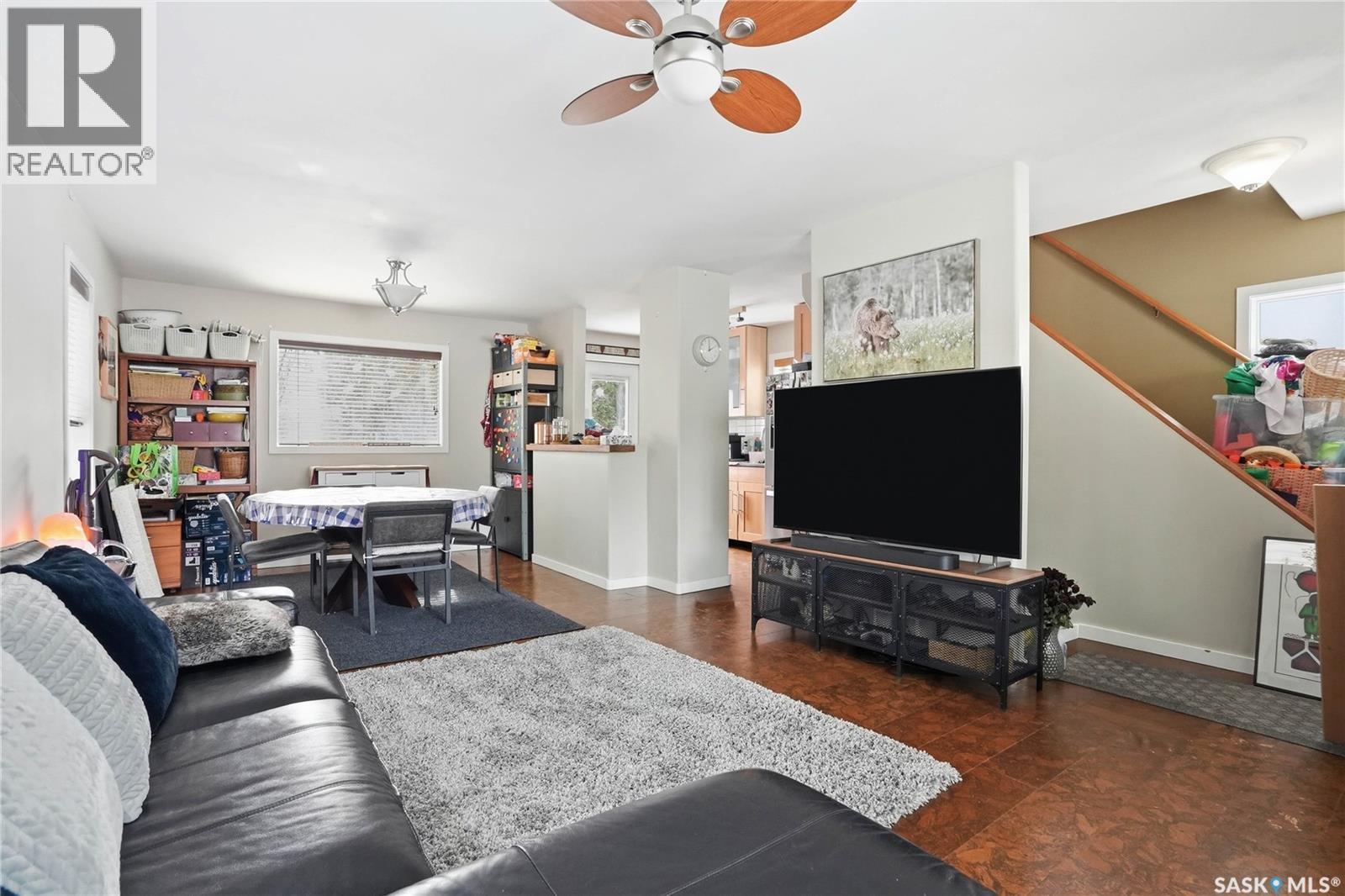 514 4Th Street E, Saskatoon, SK - Indoor Photo Showing Living Room