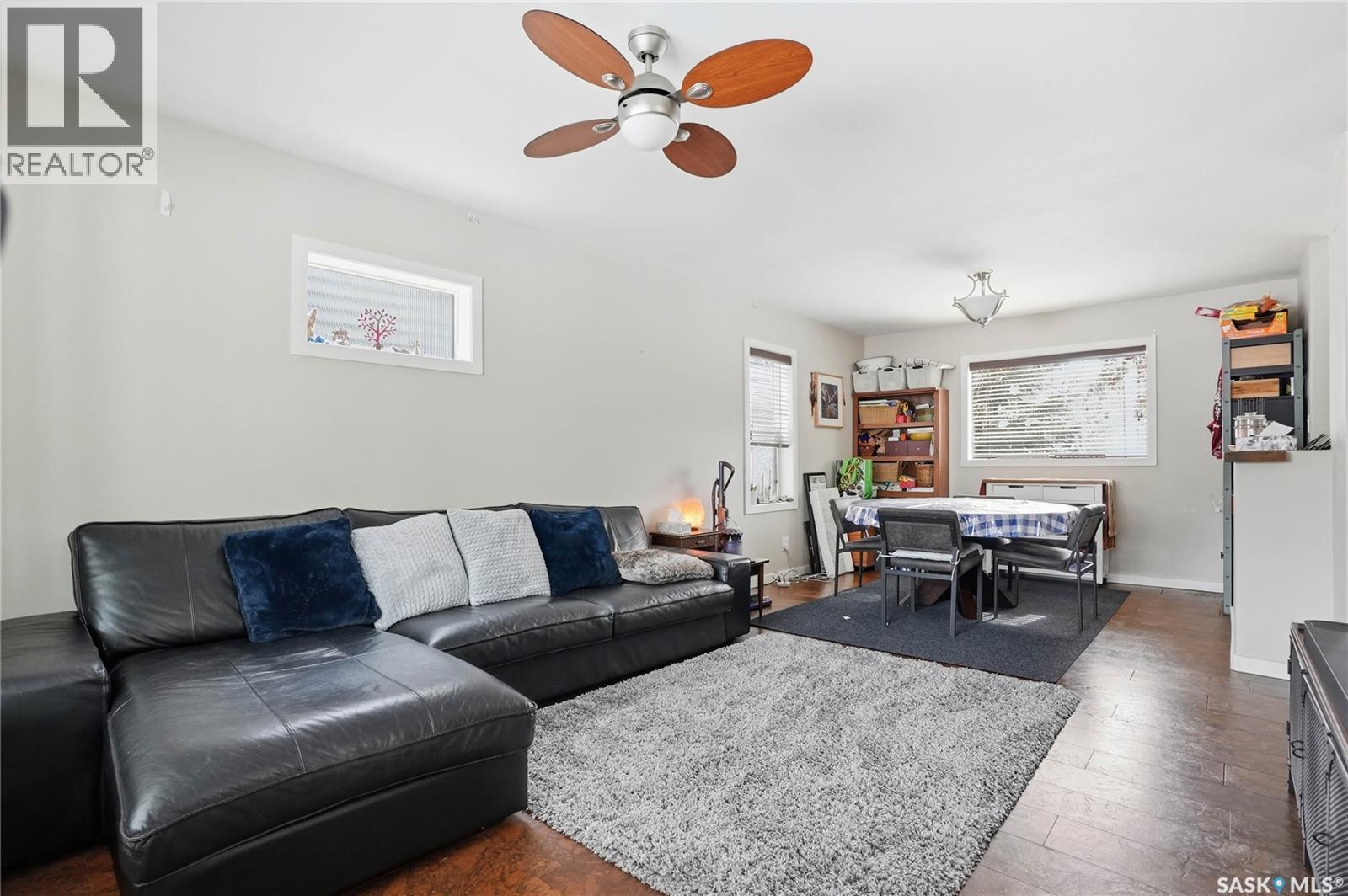 514 4Th Street E, Saskatoon, SK - Indoor Photo Showing Living Room