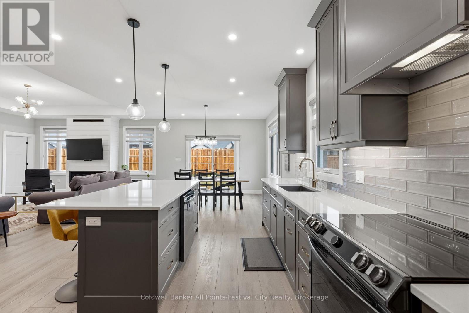 467 Warren Street, Goderich (Goderich (Town)), ON - Indoor Photo Showing Kitchen With Upgraded Kitchen
