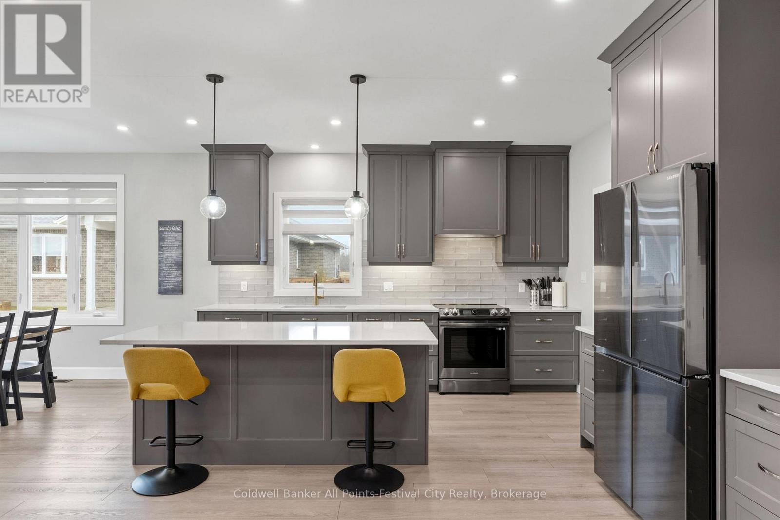 467 Warren Street, Goderich (Goderich (Town)), ON - Indoor Photo Showing Kitchen With Upgraded Kitchen