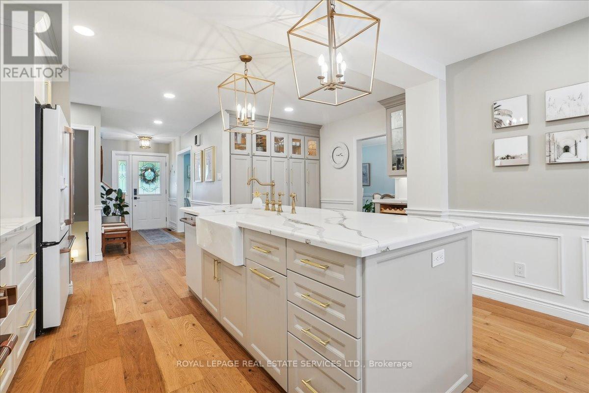 14 Dubarry Boulevard, Hamilton, ON - Indoor Photo Showing Kitchen